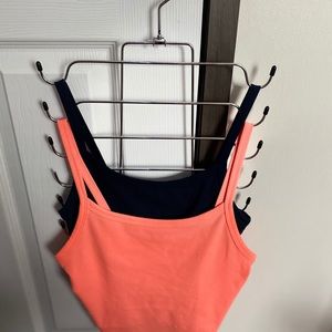 Compact tank top/sports bra hanger